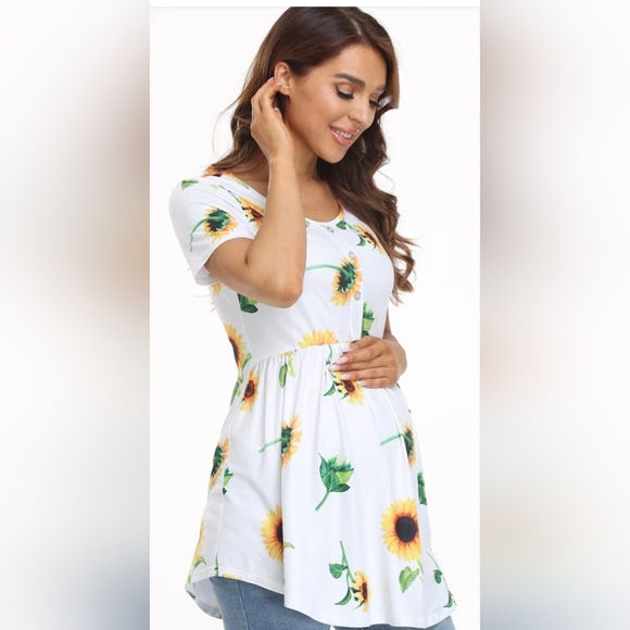 Sunflower printed round neckline shortsleeve maternity top. Size small. - Picture 1 of 4